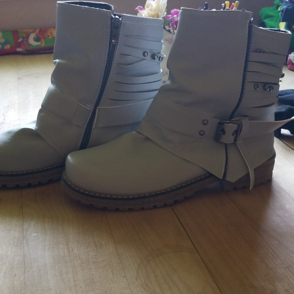 Super cute boots